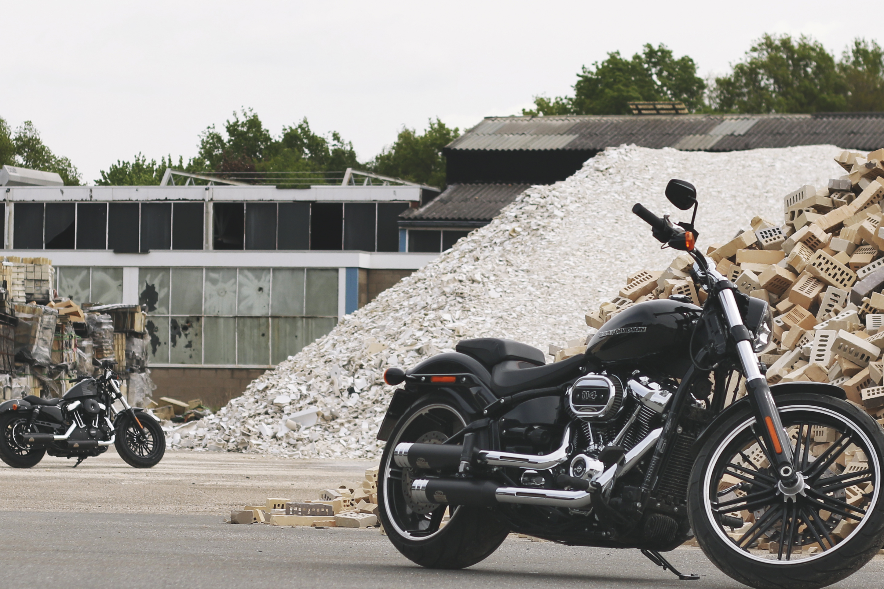 Harley-Davidson Breakout エキゾースト | Dr. Jekill & Mr. Hyde